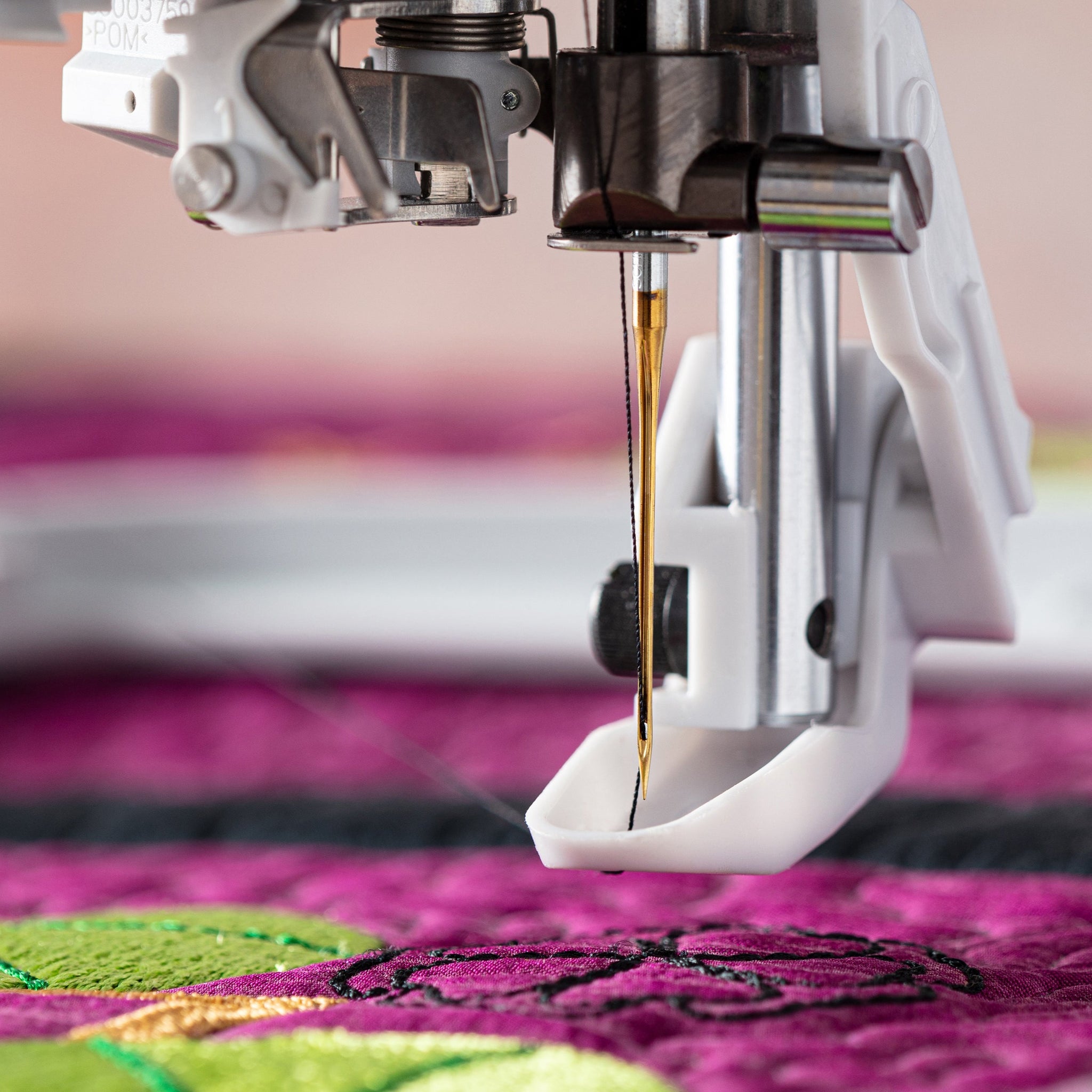 Gold Embroidery Sewing Machine Needles – SCHMETZneedles